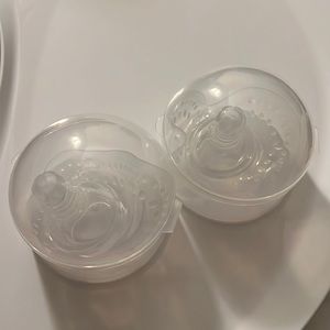 Breastfeeding silicone nipple protectors